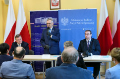 Wiceminister rodziny Stanisław Szwed z wizytą w Śląskiem /fot. B. Półrolnik/