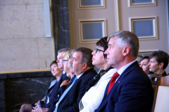 Galeria zdjęć z uroczystości wręczenia nauczycielom medali Komisji Edukacji Narodowej oraz nagród Ministra Edukacji Narodowej i Śląskiego Kuratora Oświaty, z udziałem wicewojewody Mariusza Trepki.