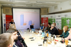 Galeria zdjęć z konferencji z okazji urodzin numeru alarmowego 112 z udziałem wojewody śląskiego Jarosława Wieczorka /fot. Anna Karendał/
