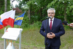 Obchody Narodowego Dnia Powstań Śląskich - przemówienie wygłasza dyrektor Oddziału IPN w Katowicach dr Andrzej Sznajder /fot. ŚUW/