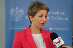 Fotogaleria składająca się z 4 zdjęć , które dotyczą wizyty wiceminister rodziny Aliny Nowak w Zabrzu/fot. I.Matuszewska