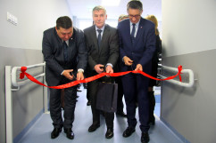 Otwarcie nowego bloku operacyjne w szpitalu w Wodzisławiu Śląskim z udziałem wicewojewody Mariusza Trepki.