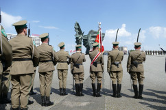Obchody Narodowego Dnia Powstań Śląskich - służby mundurowe w trakcie uroczystości /fot. ŚUW/