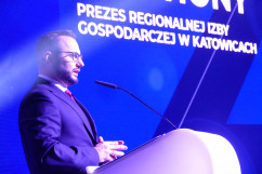 Fotogaleria składająca się ze zdjęć z IX Europejskiego Kongresu Małych i Średnich Przedsiębiorstw, w którym wzięli udział wojewoda śląski Jarosław Wieczorek i wicewojewoda Robert Magdziarz. Przemówienie Prezesa RIG Tomasza Zjawionego/fot. A. Kucharzewska