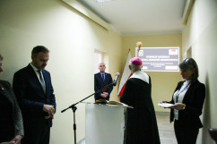 Fotogaleria zdjęć z otwarcia oddziału w Przychodni MSWiA w Częstochowie z udziałem wiceministra Krzysztofa Kozłowskiego i wicewojewody Roberta Magdziarza/foto: B. Półrolnik