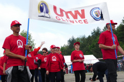 X Olimpiada Sportowa Uniwersytetów Trzeciego Wieku i Organizacji Senioralnych z udziałem wiceminister Elżbiety Bojanowskiej i wojewody Jarosława Wieczorka.