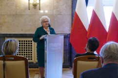 Wręczenie nagród laureatom konkursu dla organizacji pozarządowych pod hasłem „Rodzina jest najważniejsza” - przemówienie Pełnomocnika Wojewody Śląskiego ds. Rodziny /fot. B. Szwedowski/