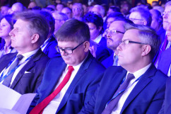 Fotogaleria składająca się ze zdjęć z IX Europejskiego Kongresu Małych i Średnich Przedsiębiorstw, w którym wzięli udział wojewoda śląski Jarosław Wieczorek i wicewojewoda Robert Magdziarz/fot. A. Kucharzewska
