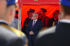 Wojewoda podczas obchodów Dnia Strażaka