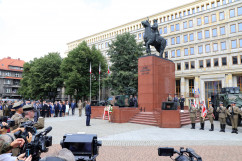 Zdjęcia z centralnych obchodów Święta Wojska Polskiego i 100. rocznicy wybuchu Powstań Śląskich w Katowicach /fot. Anna Karendał/