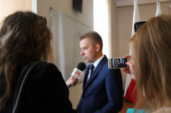 Galeria zdjęć z briefingu prasowego z udziałem nowego wicewojewody Piotra Kołodziejczyka /fot. A. Księżnik/