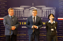 Galeria zdjęć z briefingu prasowego nt. dofinansowania lokalnej infrastruktury drogowej /fot. A. Karendał/