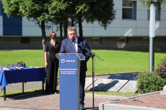 Wicewojewoda Robert Magdziarz przemawia do uczestników uroczystości/fot. I. Matuszewska