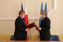 Podpisanie umów w ramach RFRD w Starostwie Powiatowym w Gliwicach /fot. A. Księżnik/