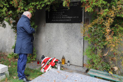 Odwiedziny cmentarzy i mogił w województwie śląskim z okazji Wszystkich Świętych /fot. ŚUW/