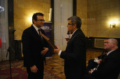Zdjęcia z uroczystego odsłonięcia znaczka pocztowego Dziewięciu z 