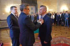 Fotogaleria z uroczystości wręczenia odznaczeń państwowych w Sali Marmurowej Śląskiego Urzędu Wojewódzkiego w Katowicach / fot. Anna Herz/