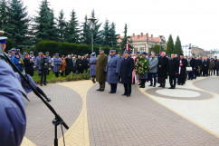 Odsłonięcie pomnika poświęconego funkcjonariuszom służb mundurowych oraz urzędnikom państwowym i samorządowym w Sosnowcu.