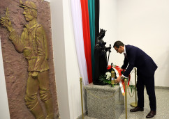 Zdjęcia z wizyty premiera Mateusza Morawieckiego w województwie śląskim - na Jasnej Górze, w CSRG w Bytomiu oraz w Katowicach /fot. A. Kucharzewska, A. Karendał/