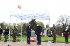 Galeria składająca się z kilkunastu zdjęć z wizyty na Śląsku premiera Mateusza Morawieckiego z okazji uroczystości upamiętniających 100. rocznicę III Powstania Śląskiego/fot. I. Matuszewska