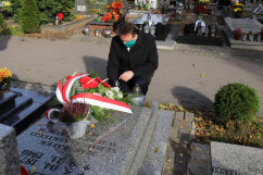 Odwiedziny cmentarzy i mogił w województwie śląskim z okazji Wszystkich Świętych /fot. ŚUW/