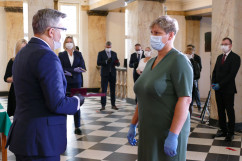 Wręczenie odznaczeń państwowym pracownikom służby zdrowia /fot. A. Księżnik/