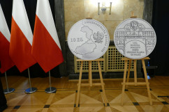 Szablony awersu i rewersu monety NBP z okazji setnej rocznicy powrotu części Górnego Śląska do Polski /foto: ŚUW