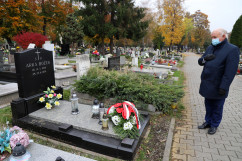 Odwiedziny cmentarzy i mogił w województwie śląskim z okazji Wszystkich Świętych /fot. ŚUW/
