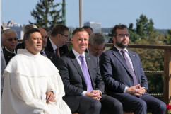 Dożynki Jasnogórskie -  Prezydent RP, Minister Rolnictwa i Rozwoju Wsi oraz Przeor Jasnej Góry podczas mszy świętej /fot. B. Półrolnik/