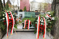 Uroczyste obchody 12. rocznicy katastrofy smoleńskiej - pomnik śp. Krystyny Bochenek /fot. K.Szczepanek/