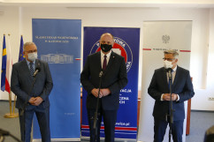 Briefing prasowy dotyczący nowoczesnego systemu sekwencjonowania genomu koronowirusa SARS-CoV-2 /fot. B. Szwedowski/