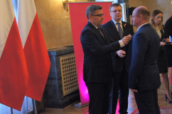 Fotogaleria z uroczystości wręczenia odznaczeń państwowych w Sali Marmurowej Śląskiego Urzędu Wojewódzkiego w Katowicach / fot. Anna Herz/