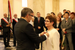 Galeria zdjęć z uroczystości wręczenia odznaczeń państwowych, która odbyła się w westybulu Urzędu /fot. A. Karendał/