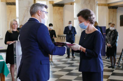 Wręczenie odznaczeń państwowym pracownikom służby zdrowia /fot. A. Księżnik/