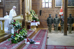 Obchody 75. rocznicy śmierci kpt. Stanisława Lisieckiego „Jaguara” - ksiądz wygłaszający kazanie /fot. A. Księżnik/