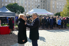 Uroczystość nadania sztandaru Izbie Administracji Skarbowej w Katowicach /fot. A. Księżnik/