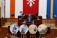 Galeria składająca się ze zdjęć z uroczystego spotkania z okazji 100. rocznicy III Powstania Śląskiego z udziałem wojewody śląskiego i wojewody opolskiego/fot. B. Szwedowski