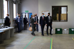 Wizyta premiera Mateusza Morawieckiego w firmie Elsit w Gliwicach /fot. ŚUW/