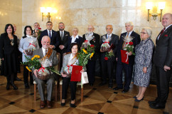 Galeria ze zdjęciami z finału konkursu na najaktywniejszą seniorkę i seniora roku 2017 z udziałem wojewodów Jarosława Wieczorka oraz Jana Chrząszcza /fot. A. Karendał/