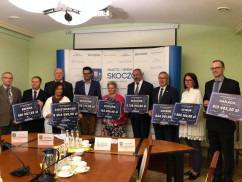 Galeria zdjęć z uroczystego przekazania czeków na realizację inwestycji drogowych w ramach Funduszu Dróg Samorządowych/fot. ŚUW