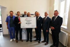 Podpisanie umów na wymianę akceleratora i zakup karetek dla województwa śląskiego /fot. B. Półrolnik/