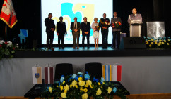 Galeria zdjęć z uroczystej sesji Rady z okazji 20-lecia powiatu wodzisławskiego /fot. A. Herz/