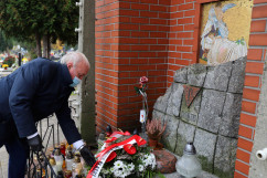 Odwiedziny cmentarzy i mogił w województwie śląskim z okazji Wszystkich Świętych /fot. ŚUW/