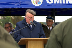 Uroczystości z okazji 82. rocznicy wybuchu II wojny światowej w Mokrej - przemówienie wicewojewody R. Magdziarza /fot. B. Półrolnik/