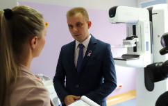 Galeria zdjęć z uroczystego przekazania nowego mammografu dla szpitala w Jaworznie /fot. A. Księżnik/