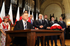 Uroczystość podpisania ustawy o ustanowieniu Narodowego Dnia Powstań Śląskich - podpisanie ustawy przez Prezydenta RP /fot. A. Księżnik/