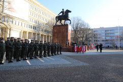 Uroczysty apel z okazji Narodowego Święta Niepodległości - przegląd pododdziałów, oddział Wojska Polskiego /fot. A. Księżnik/