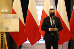 Zbliżenie na wojewodę śląskiego, który przemawia podczas spotkania./ fot. A. Herz/