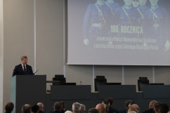 Obchody z okazji 100. rocznicy utworzenia Policji Województwa Śląskiego i przyłączenia części Górnego Śląska do Polski - przemówienie uczestnika wydarzenia /fot. B. Szwedowski/