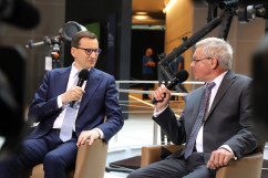 Otwarcie Planetarium w Chorzowie - premier Mateusz Morawiecki oraz Dyrektor Planterium podczas briefingu prasowego /fot. A. Księżnik/